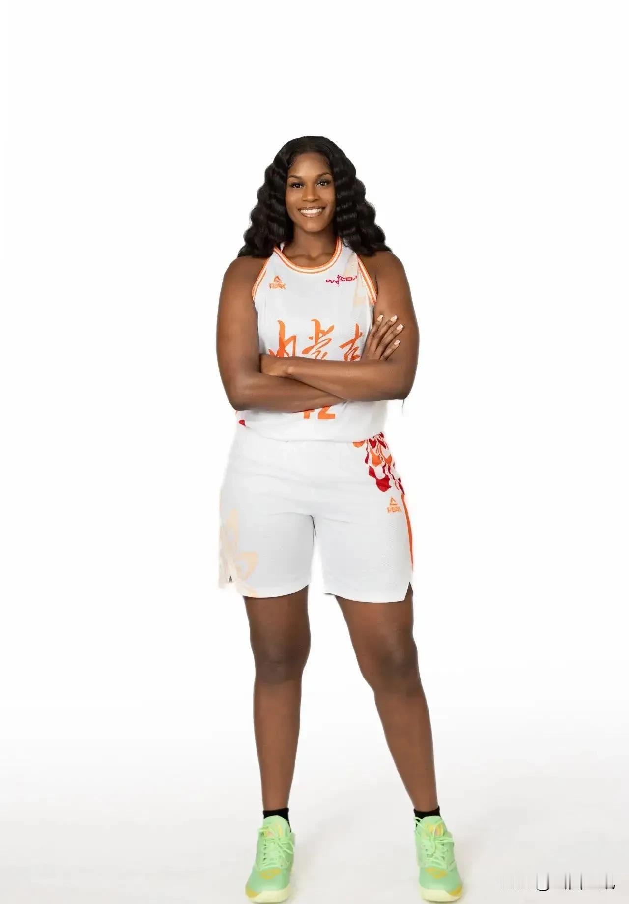 不藏着掖着官宣：山西竹叶青酒女篮21号大外援拉塞尔离队。昨天晚上，山西女篮主场战