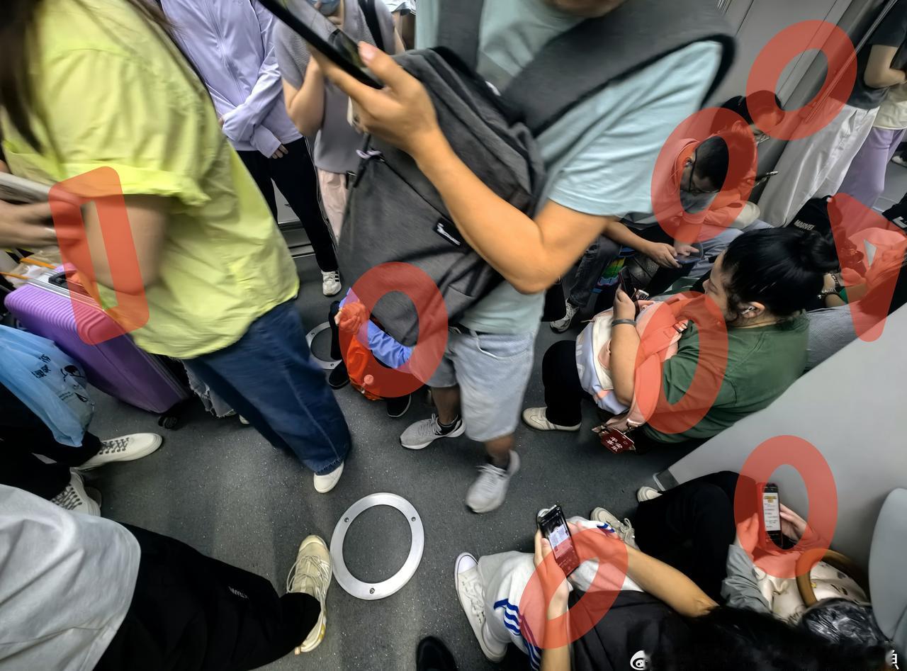 @广州地铁 广州地铁每天立个flag 广州地铁六号线板凳族 一人占最少三人位广州