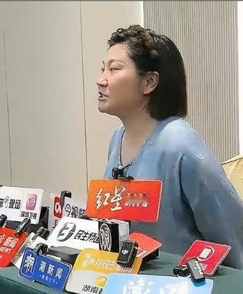 【王暖暖儿子抓周抓到法槌】9月26日，“孕妇泰国坠崖案”当事人@王暖暖summe