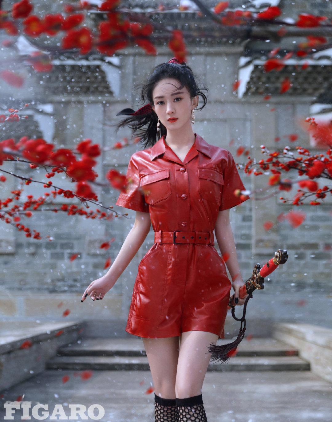 洒脱却不受拘束，如花在野，自在于心赵丽颖