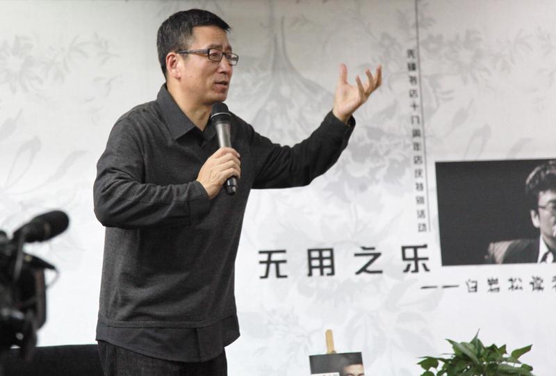 白岩松谈“史上最长春节假期”还挺有意思的。这超长假期就像一把双刃剑。一方面，大家