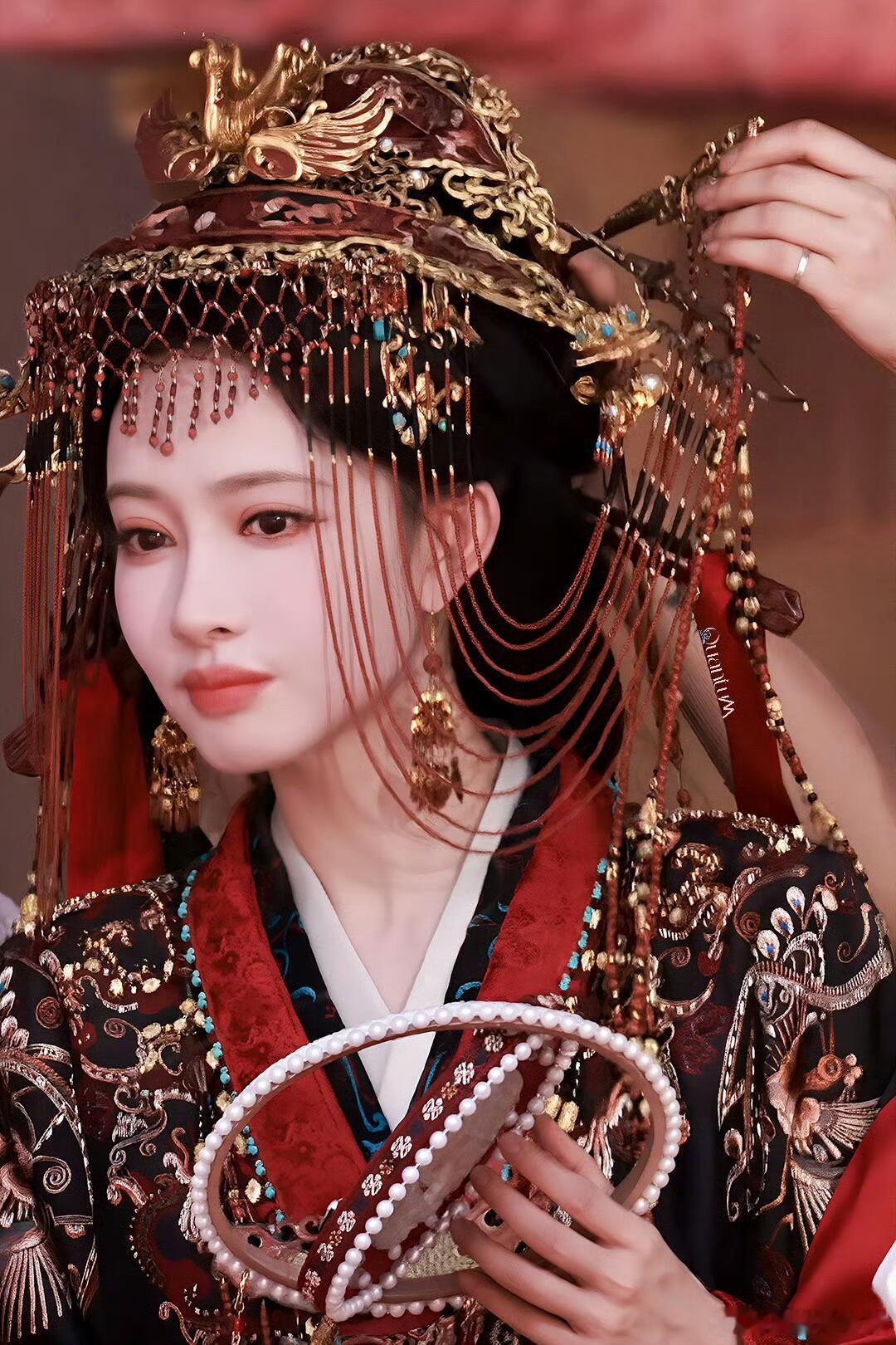 被孟子义这身美到了！红黑配！遇见一次华丽的婚礼孟子义