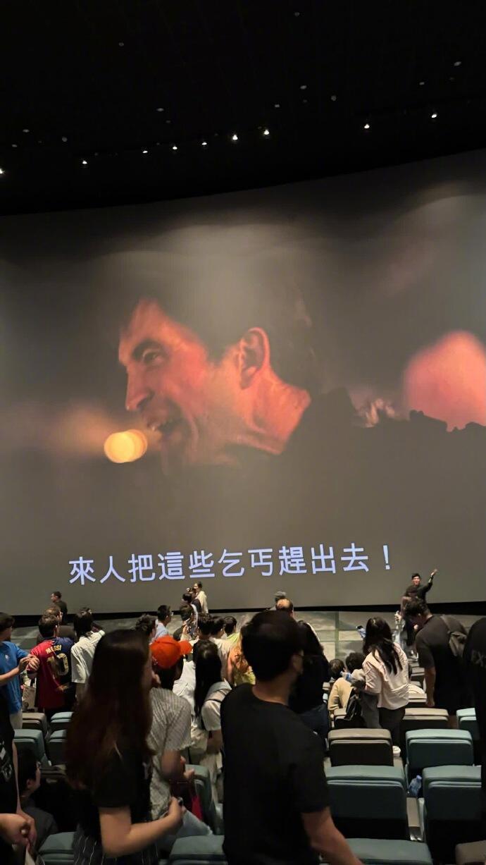 谁来把这些乞丐赶出去香港英皇戏院尖沙咀《奥德赛》IMAX场放映快结束的时候突发火