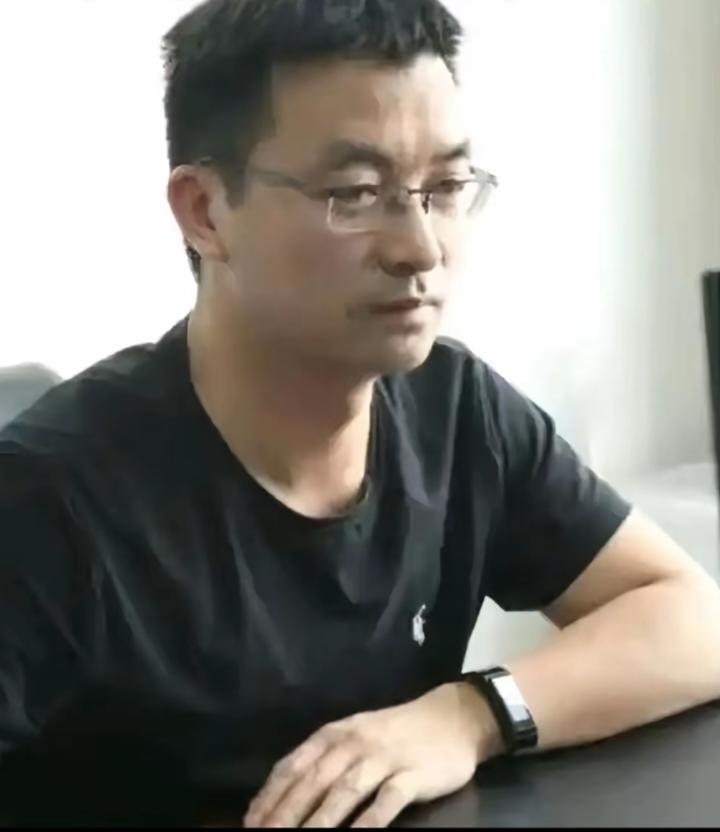 徐泽伟想回国真的很难！
因为这事情一看就是有针对性的，而且可以说是预谋已久的。