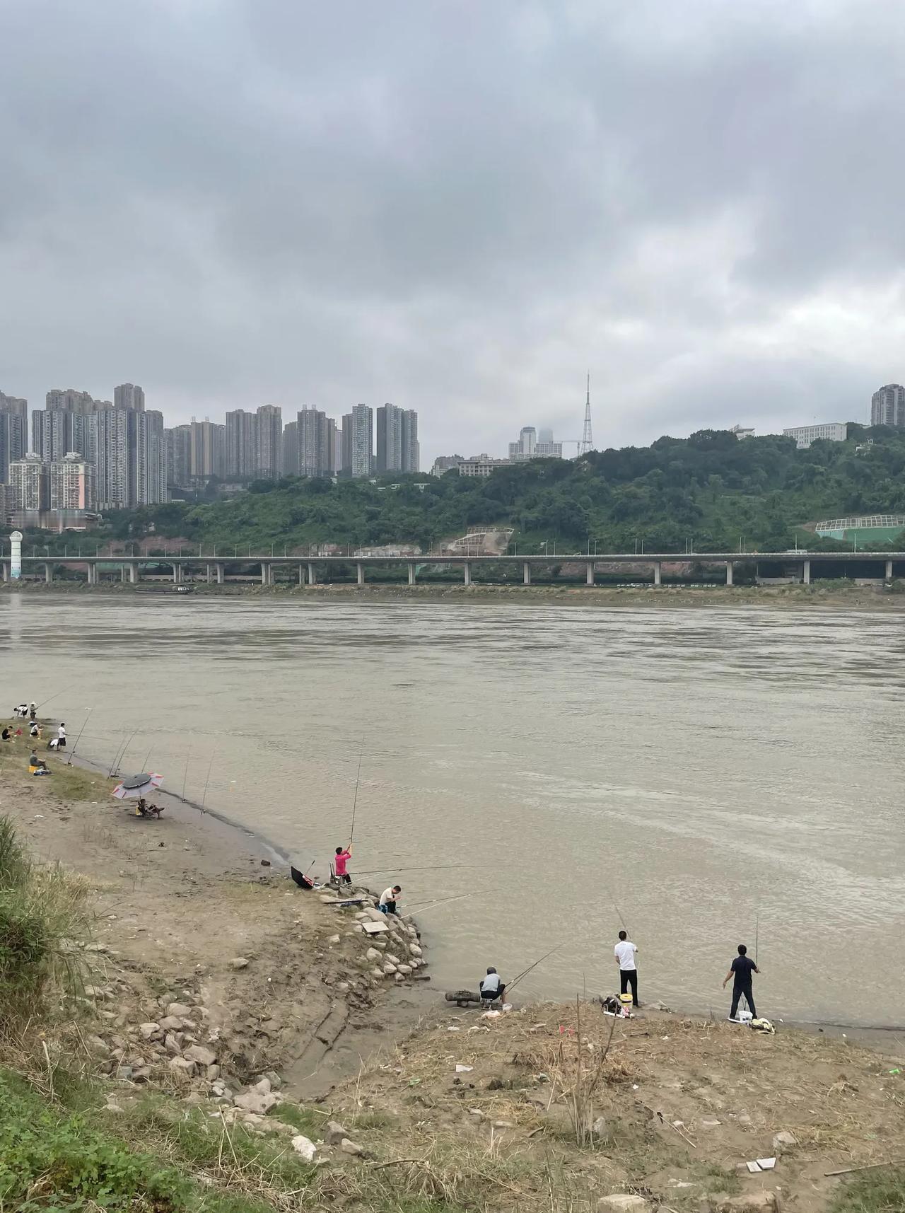 人生苦短
        ——南木子
曲终人散皆如梦，
繁华落尽一场空。
世人别