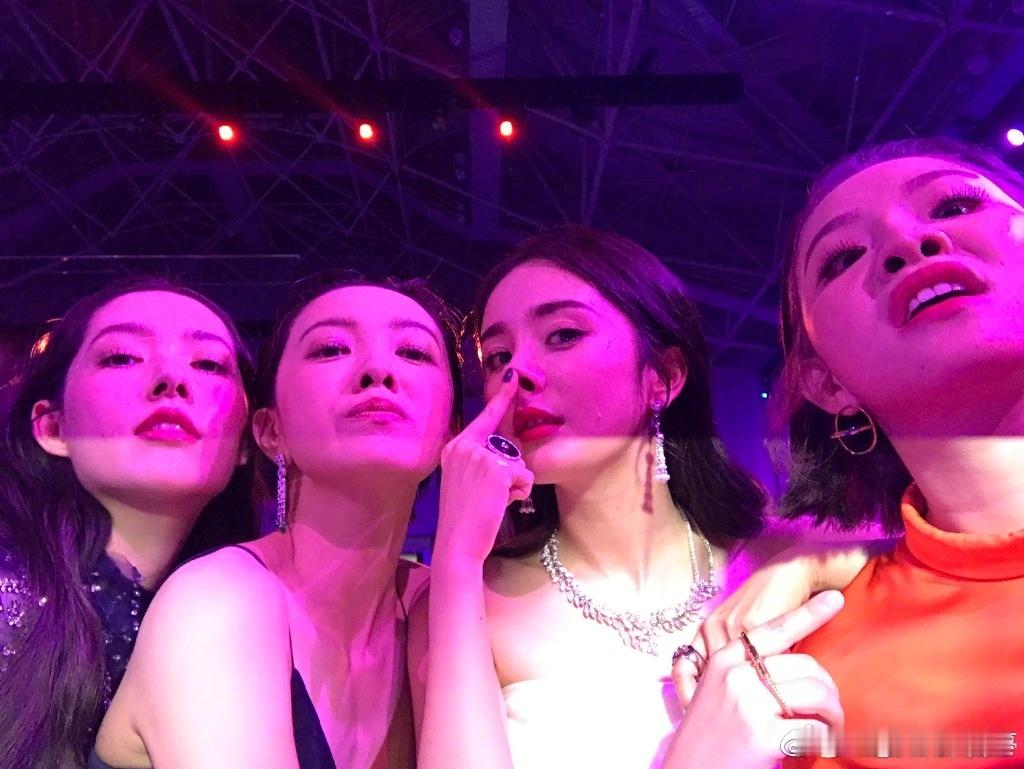 杨幂 现在就如同当年的文章一般，团队和艺人都得反思。学学冰冰 ​​​