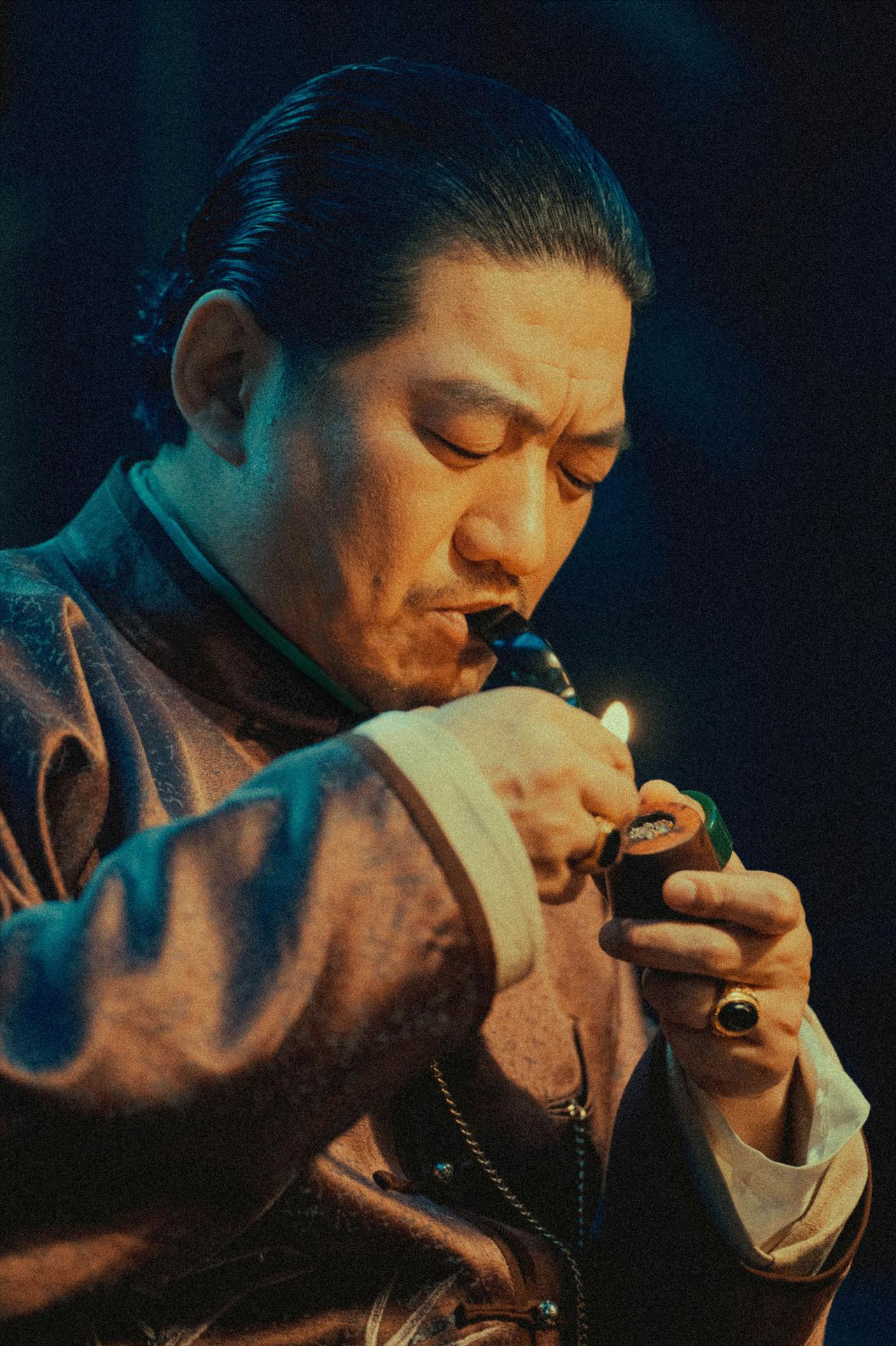 演员，陈明昊，国家话剧院主演，编剧，外表粗犷，内心柔弱，最怕坐飞机，一坐上飞机，