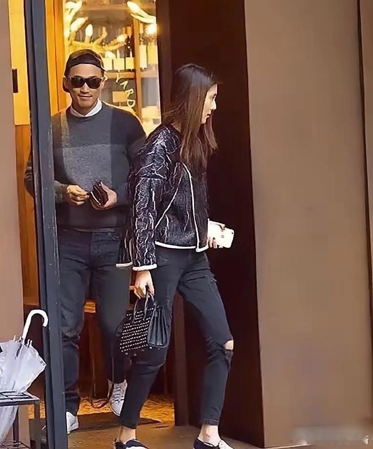 原来“豪门阔太”只是人设？吴千语自己就是豪门。女生永远做自己的王去年她悄悄注册两