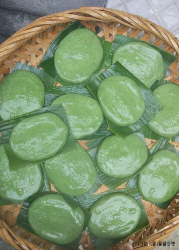 我不会做青粑。因为，我这个人不能干。当然，我也不喜欢做这种事情。
昨天下午回家的