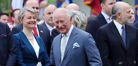 轮到英国这次左右为难了！刚跟随美国签署涉南海十四国联合声明，中国驻英使馆立刻发声