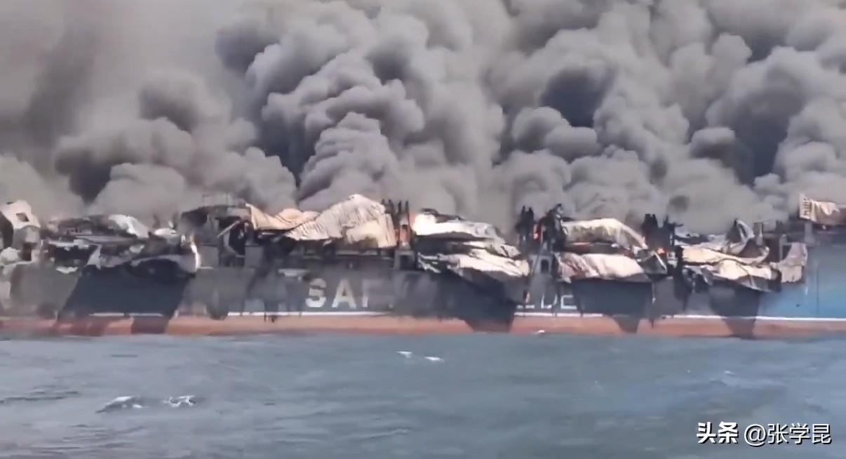 突发消息：伊朗击沉了一艘未经许可试图通过霍尔木兹海峡的泰国集装箱船。伊斯兰革命卫