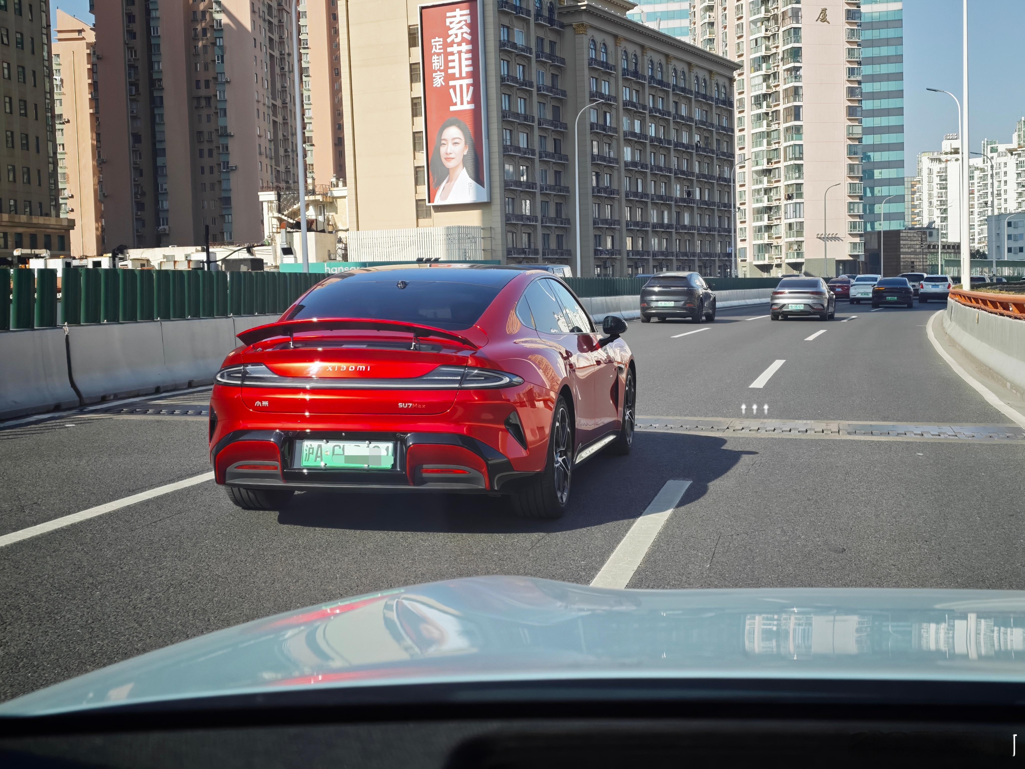 这个涂装的小米SU7还挺好看，很特别。小米汽车小米su7