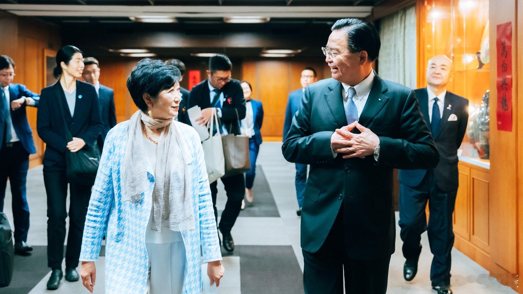 标题：母鬼子与公狗[小丑]#黄媒不会说的真相# ​​​