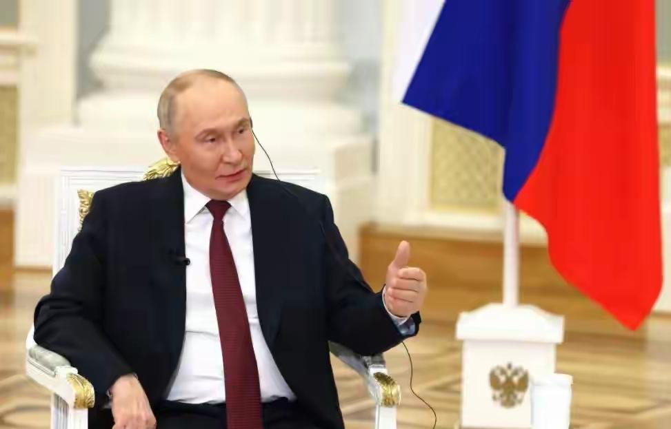 普京一句话，让西方媒体集体哑火！面对记者提问，他直言：“俄罗斯无权干涉中印关系，