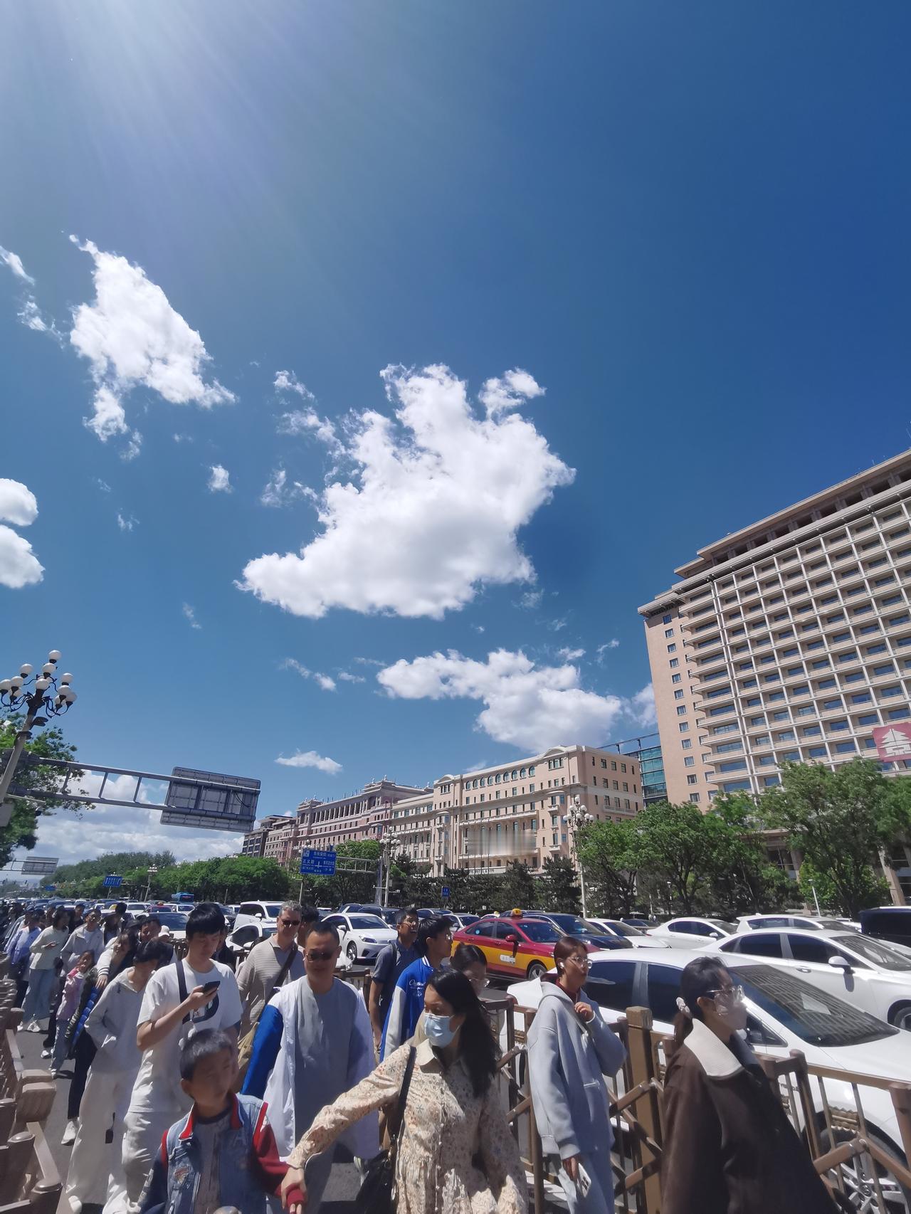 有句话醍醐灌顶：人不是生来就是某个样子的，他之所以成为什么样子，在于他做了什么选