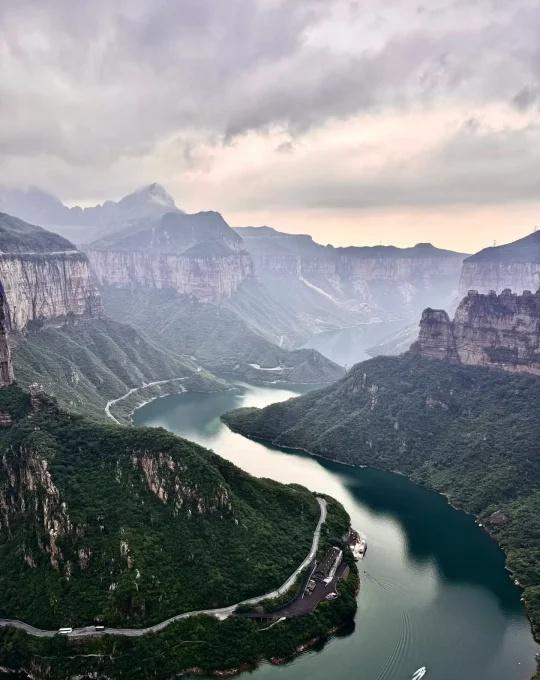 我知道，你肯定没开旅行车去过南太行
今年的十一，没去人从众的海边，也没去堵在高速