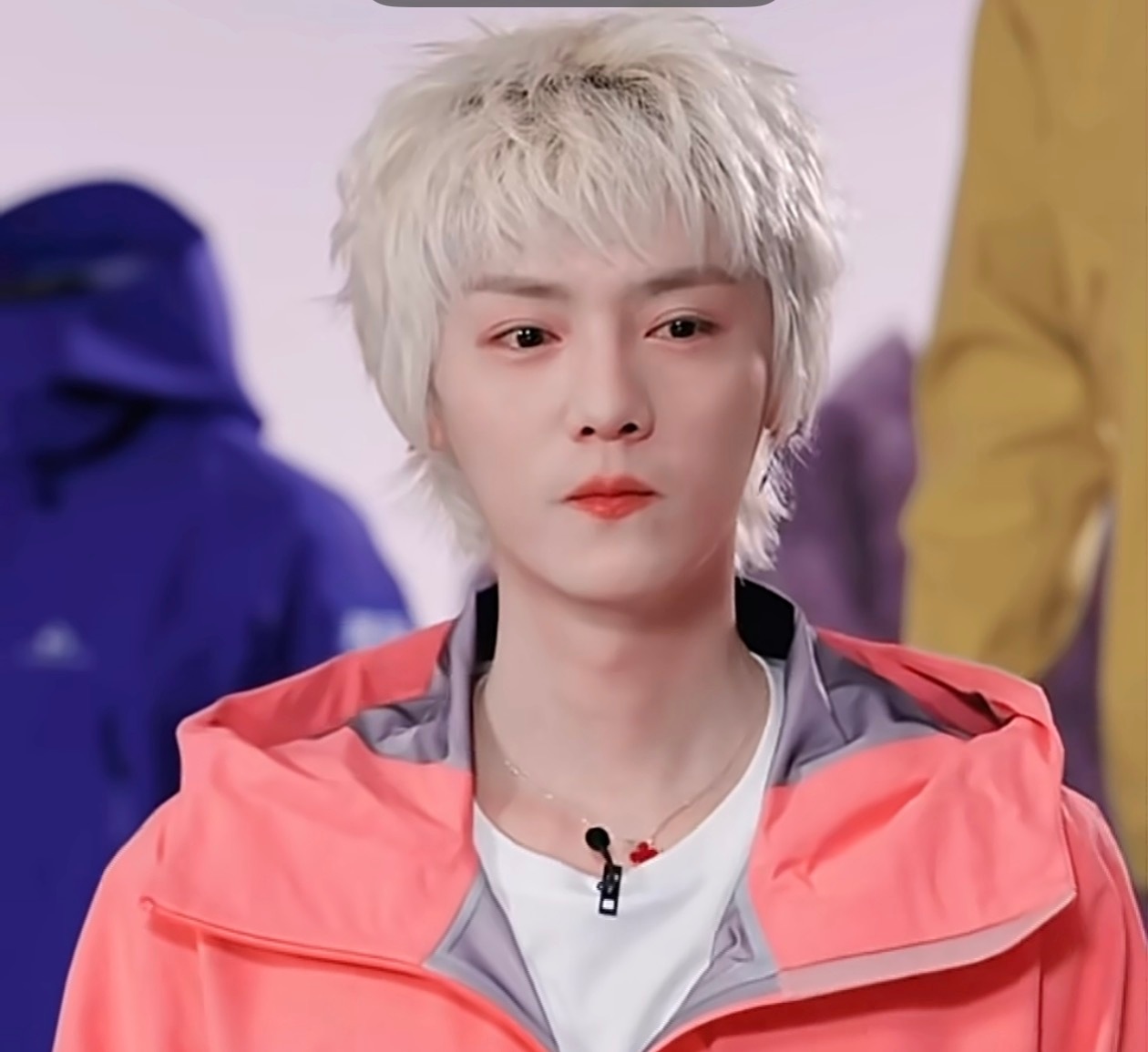 鹿晗养头发的痛鹿晗就是光头，也是挺帅气的，颜值放那里，确实没办法啊！ ​​​