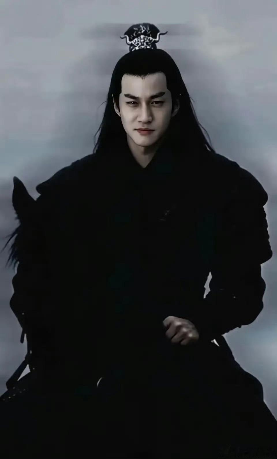 何润东与父亲何国魂的年轻时外貌高度相似，被网友形容为“一个模子刻出来的”，尤其眉