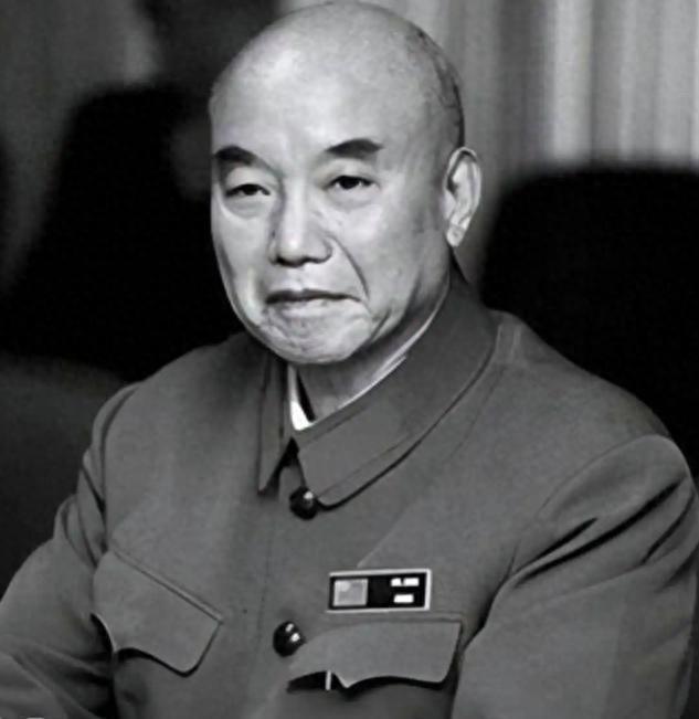 开国上将之首，终因长期未受重用，直到七十三岁才晋升副国级，百岁高龄仍坚强地活到一