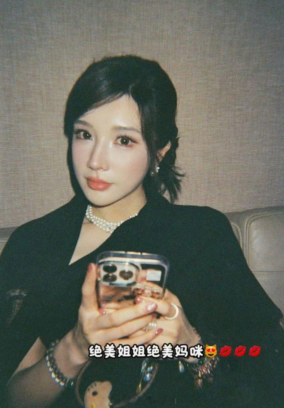 这跟和戴燕妮谈了有什么区别 羡慕已经说倦了！戴燕妮这波操作，直接把粉丝福利升级成