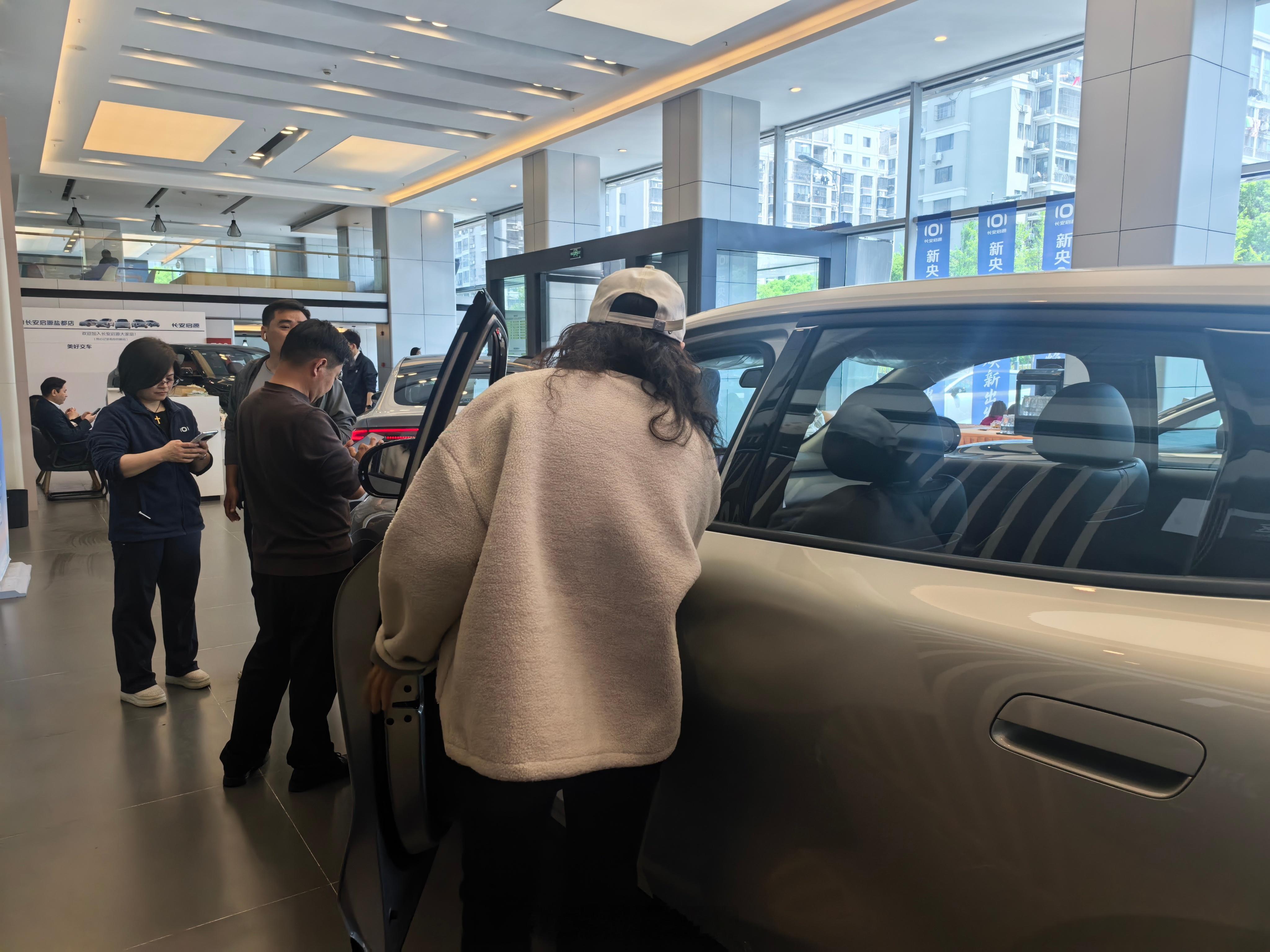 新能源市场已经进入大厂头部集中的淘汰赛，用户的选择越来越向体系力强、产品无短板的