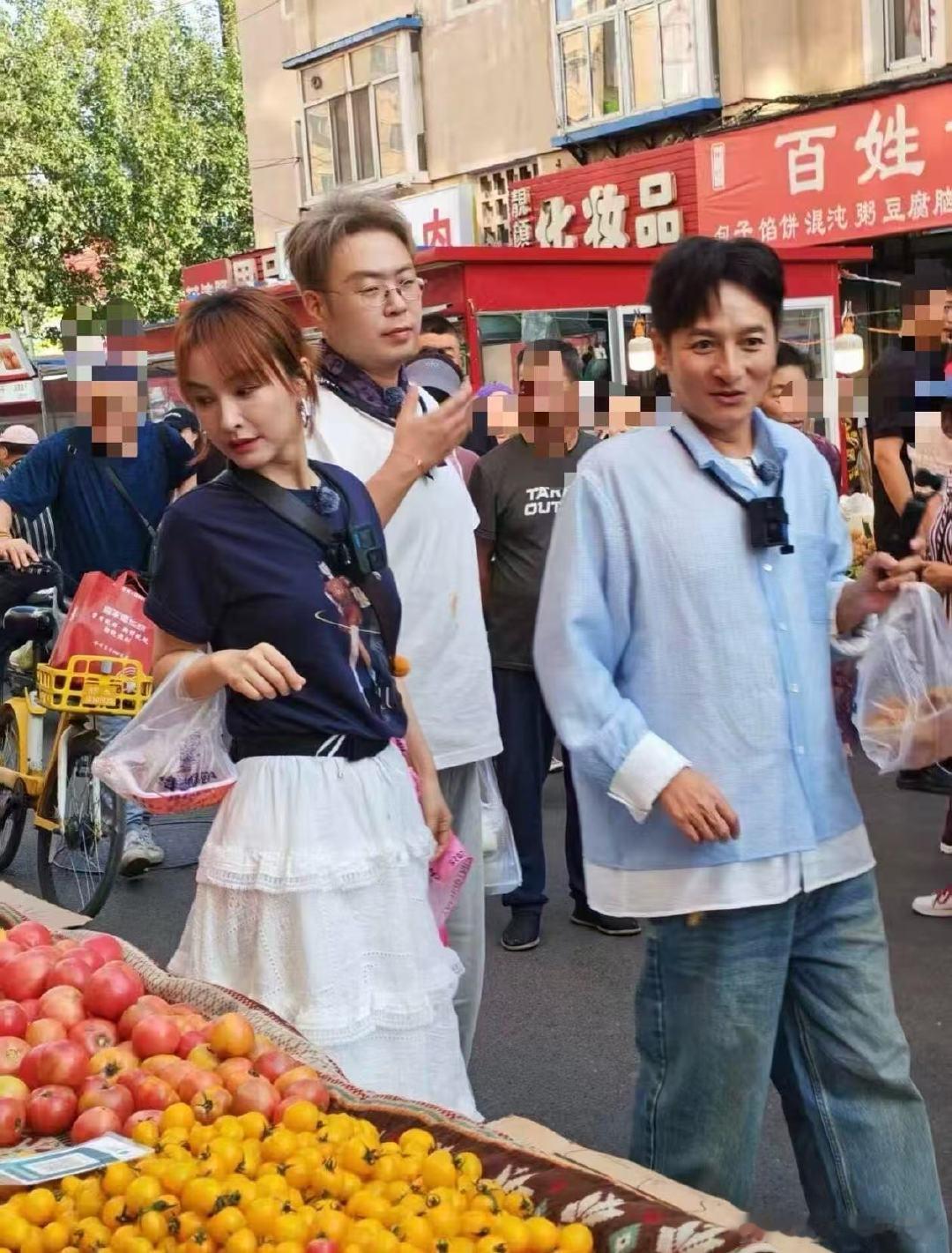 李维嘉吴昕杜海涛逛市场李维嘉吴昕杜海涛一起逛市场，大家状态都好好啊，梦回快乐家族