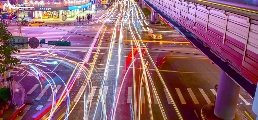 一个指令，折叠互联网：千问如何重塑人类未来的数字生活