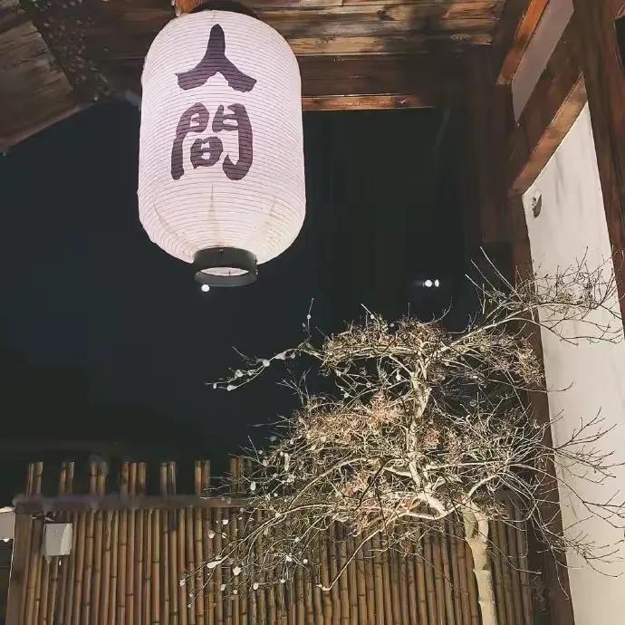 人间，如果值得
为何如此多舛
生命，如此宝贵
为何诸多磨难
想去山的那一边
是不