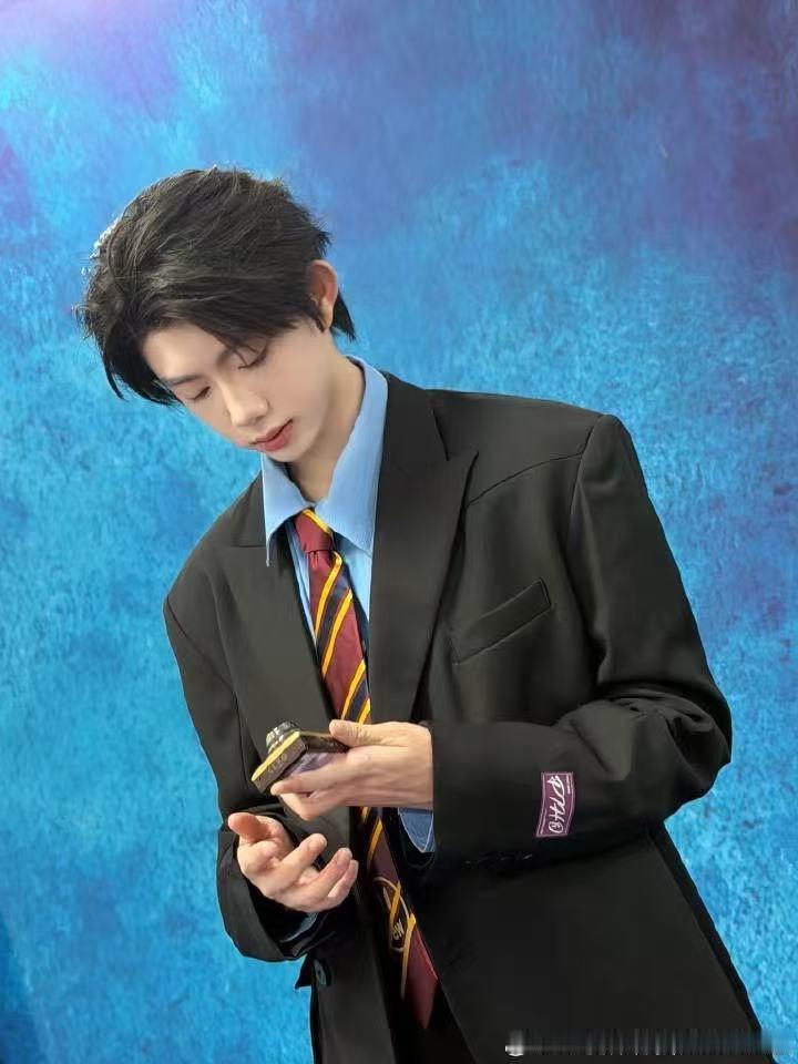 陈奕恒 多做你们喜欢的发型 被陈奕恒的温柔狠狠戳中，愿意配合大家尝试各类心仪发型
