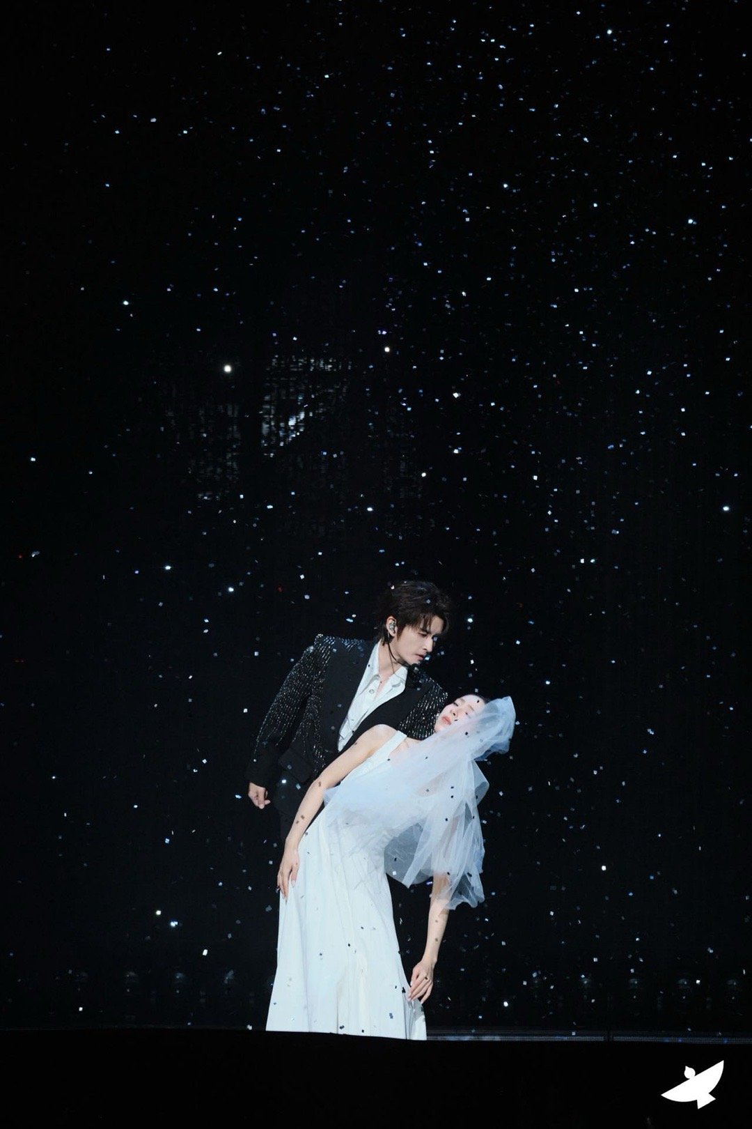 张远在舞台上参加婚礼张远给嘉宾痛感升级了救命！张远的舞台永远能给人惊喜！全新编排