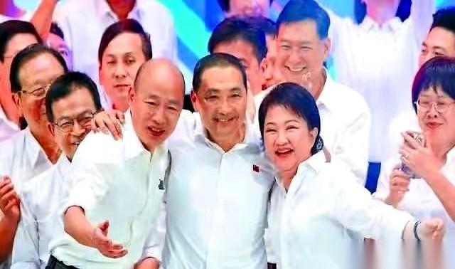 韓國瑜這回，真是人在家中坐，鍋從天上來。
兄弟季麟連，看軍購案這事兒不順眼，拍着