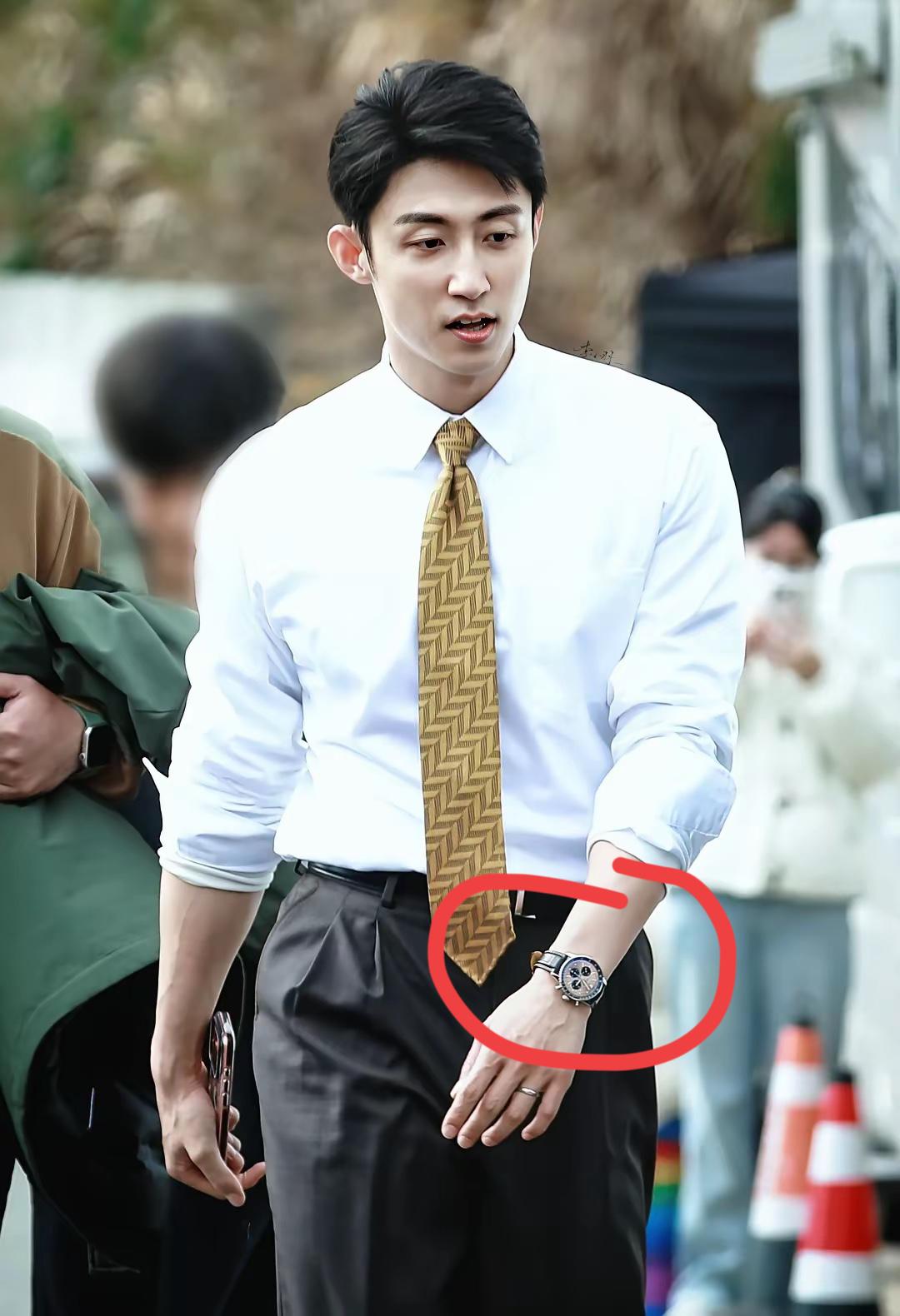 黄景瑜手表是什么牌子的，看上去非常有气质，也想买一个