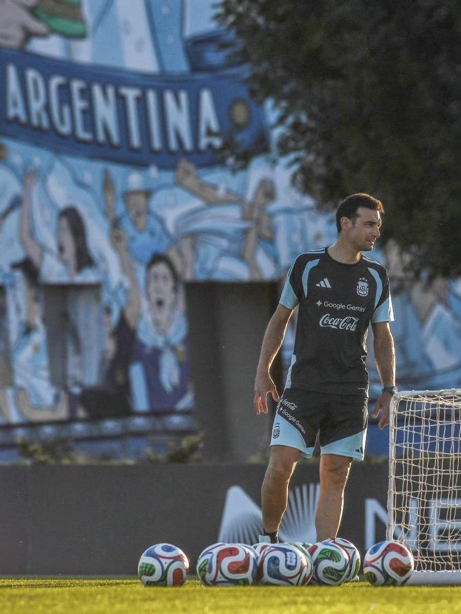 伯纳乌迎来换帅拐点，世界杯冠军名帅进入视野，队伍战绩疲软急需破局。世界杯经典战役