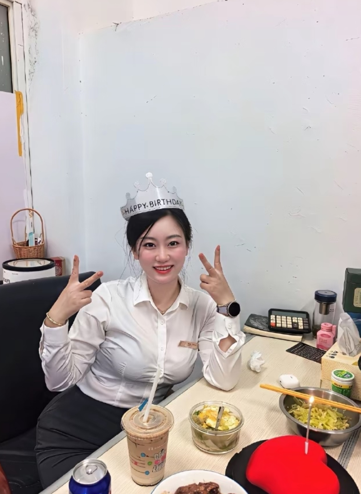 许个愿是把自己嫁出去吗？来公司快十年了，猜一猜她在单位中的职位是什么？许个愿是把