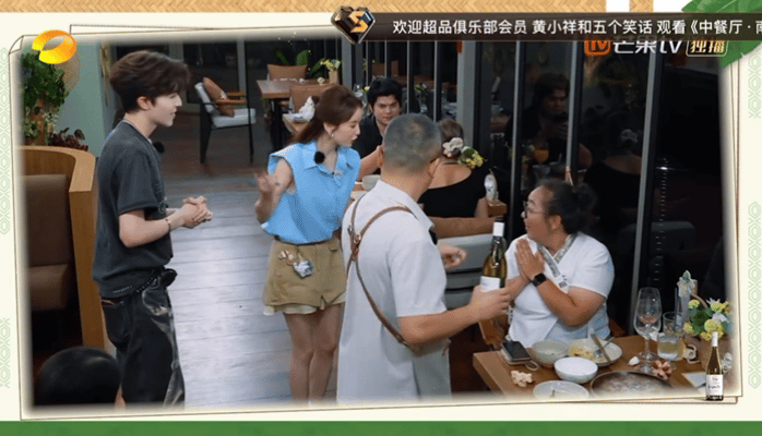 泰国客人手写信感谢张雅琪泰国客人感谢张雅琪一封手写留言跨越语言表达谢意，泰国客人
