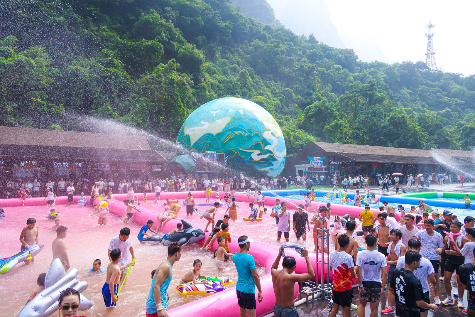 #阿山播天气# 7月24日 云台山 多云 25/35°C💦泼水狂欢，水枪大战，