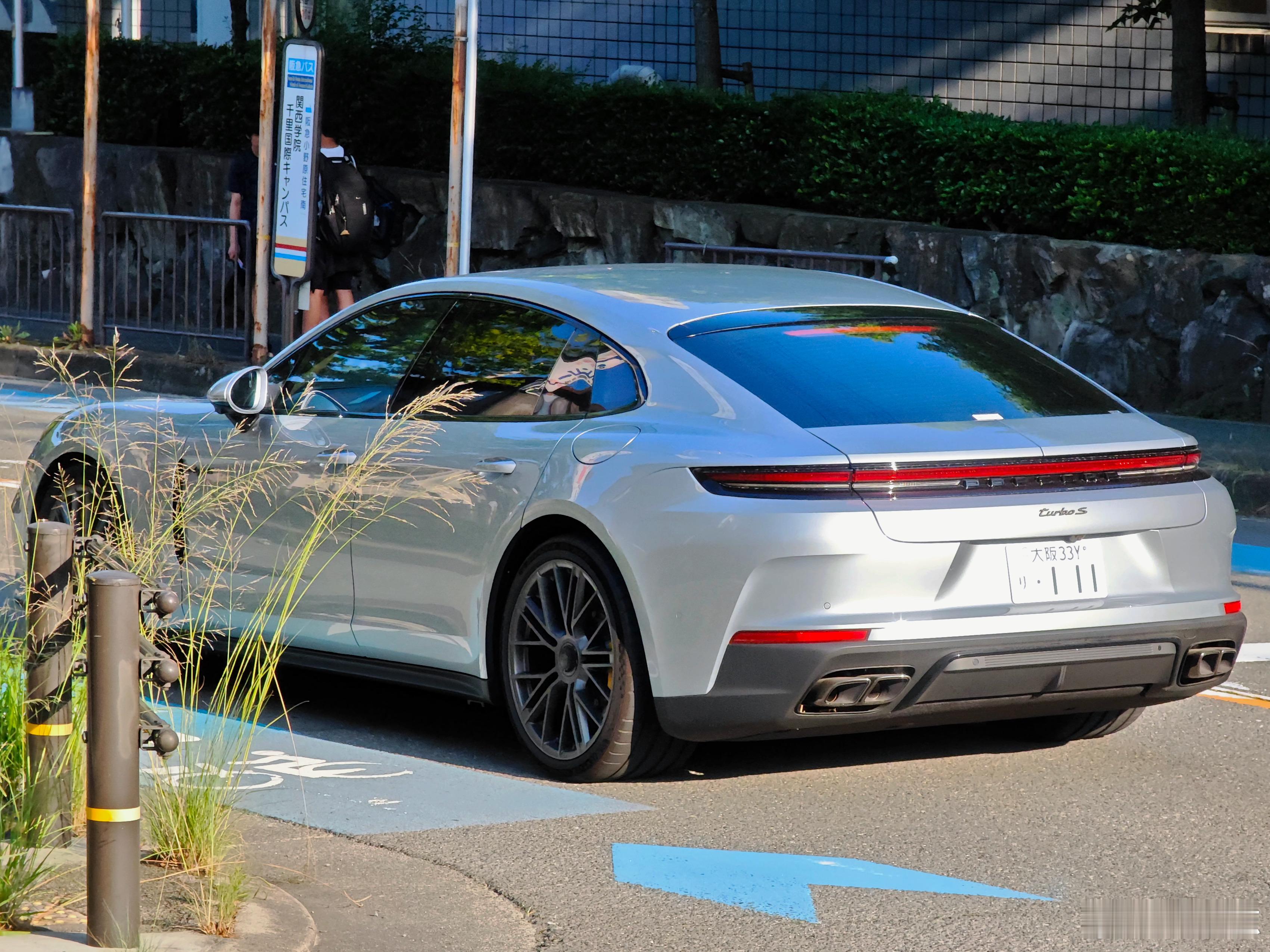 型车街拍 偶遇新款保时捷Panamera Turbo S E-Hybrid，这车