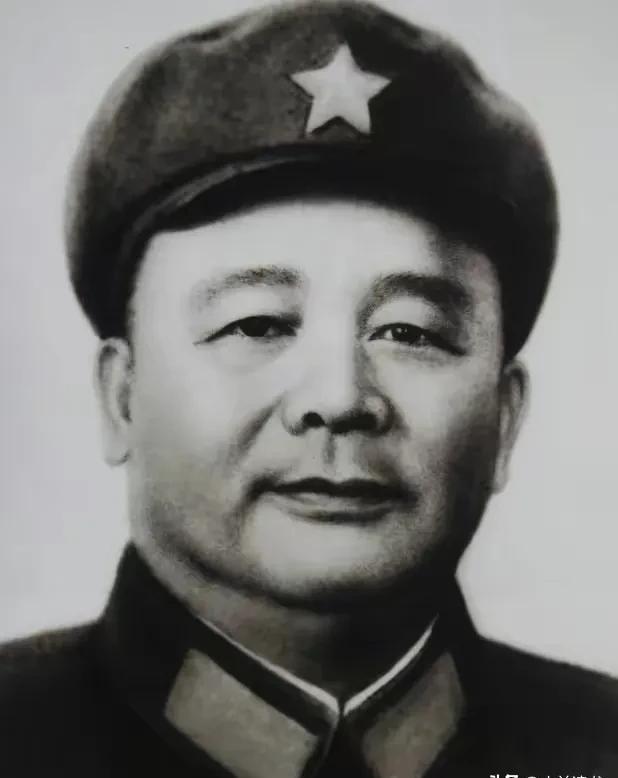 [微风]1950年，与徐海东失散二十多年的女儿徐文金在广播中听到了父亲的名字。她