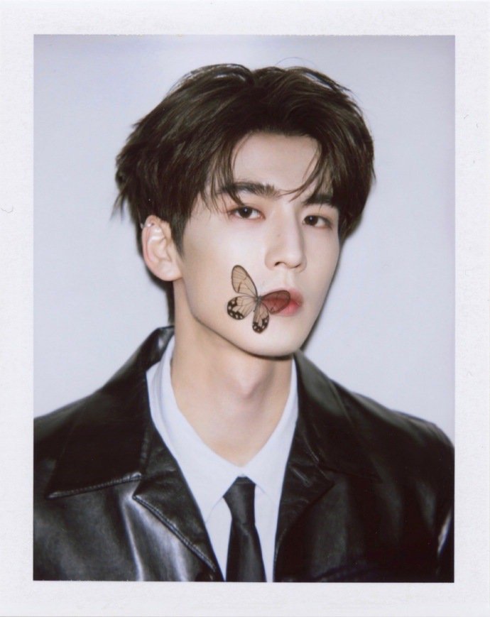 张凌赫撕拉片蝴蝶🦋、领带、皮衣俊朗气质尊嘟溢出屏幕咯🙈🙈🙈就这个张凌赫对