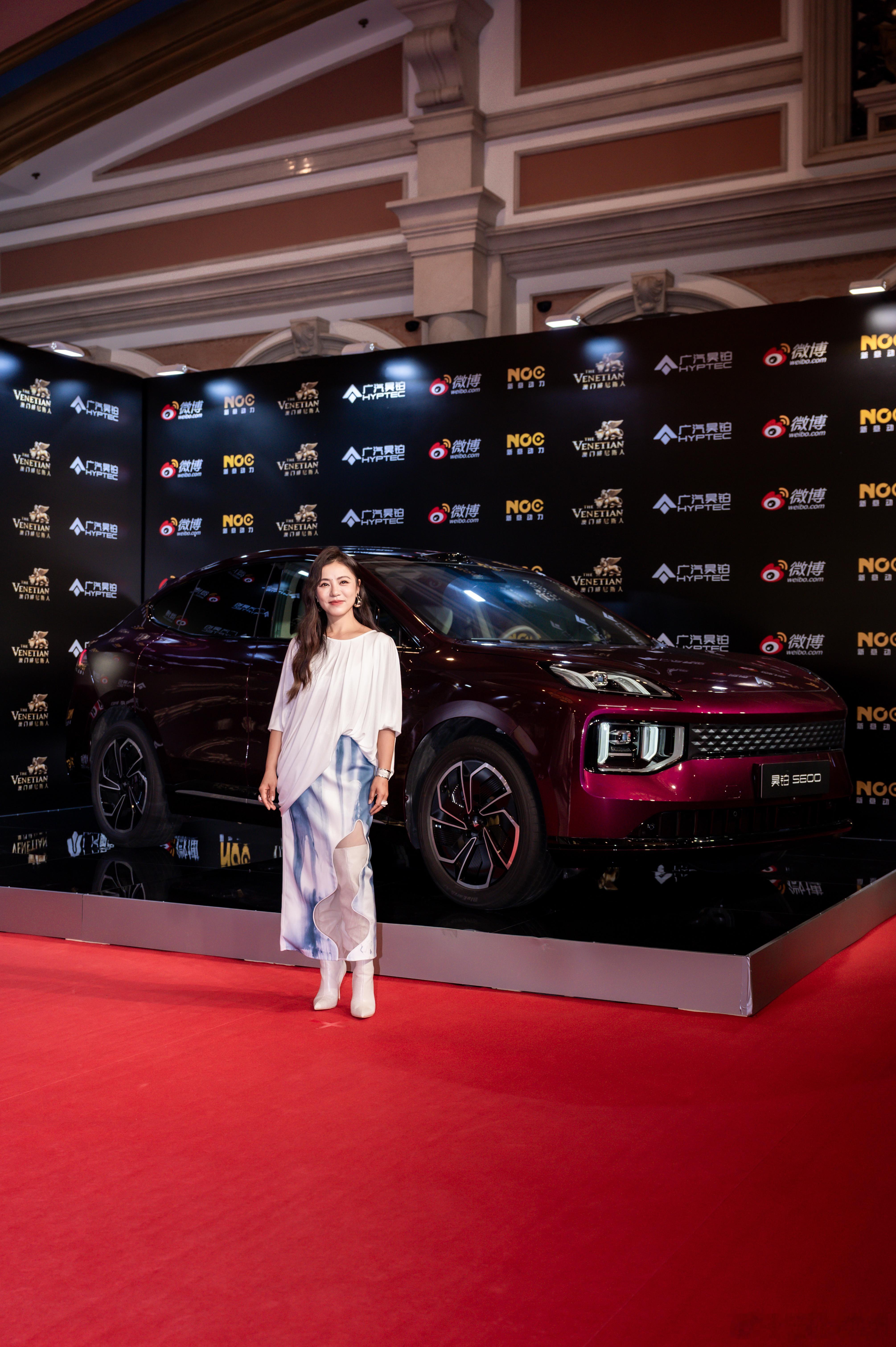 微博文化交流之夜，镜头里不只是明星，昊铂S600的出镜率也很高。昊铂S600定位