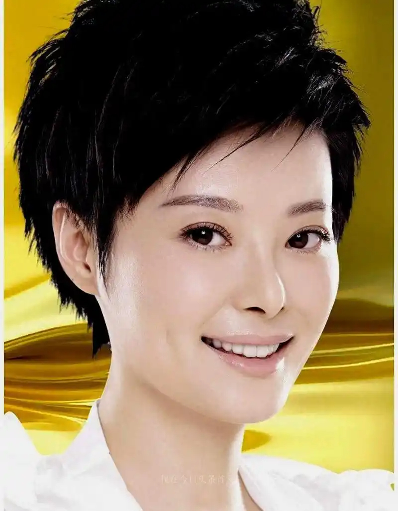 热点观点  亲近公共知识分子的，多是男性，女性太少，演员是少之又少，女演员更是微