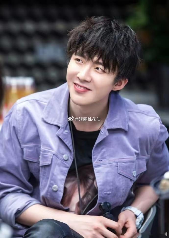 摩登兄弟刘宇宁一场直播上十八般才艺  亲手熬粥寄牵挂，歌声唱暖团圆路，温柔与豪迈