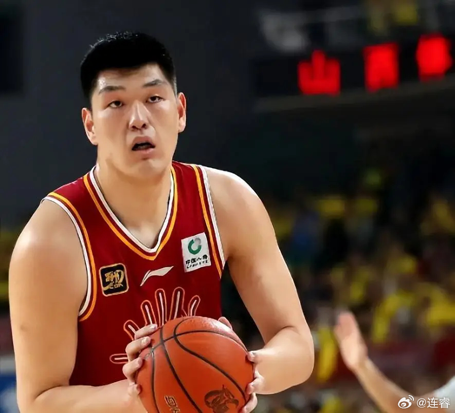 盯着京粤看，一个没注意怎么山西vs山东这边刘传兴被担架抬出去了？发生了什么？CB