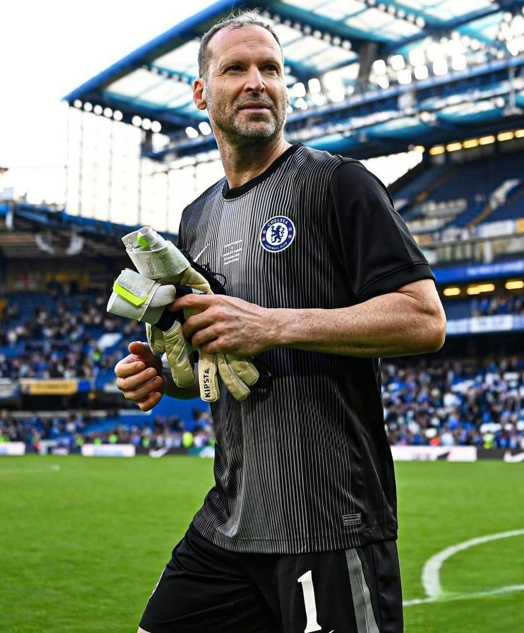 切赫谈切尔西：如今，我认为当你审视这支球队以及他们本赛季表现的不稳定，比如，还有