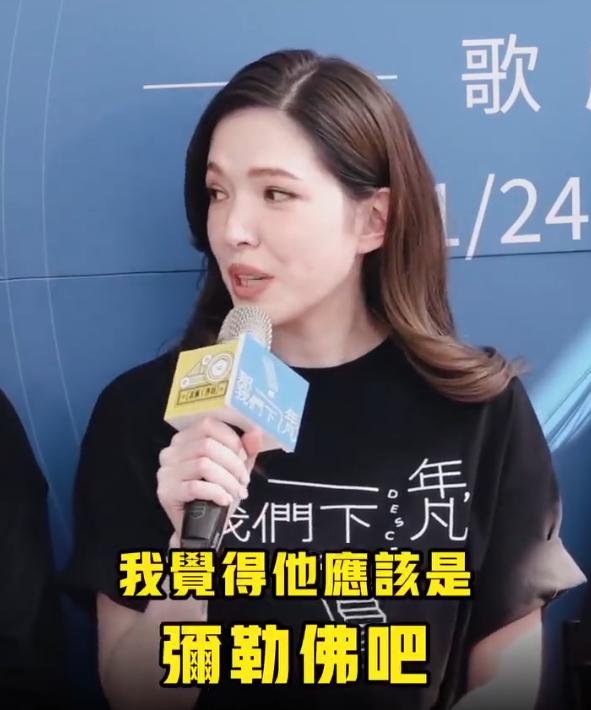 许玮甯产后首次出席活动，夸赞3个月大的儿子很爱笑，像弥勒佛，还曝邱泽当爸后变了梦