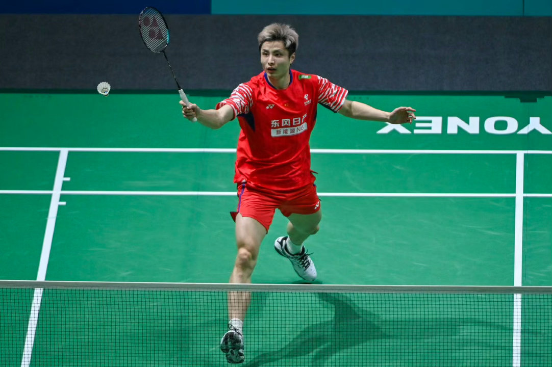 时隔七年重返巅峰！石宇奇横扫对手晋级羽毛球亚锦赛男单决赛2026年羽毛球亚锦赛男