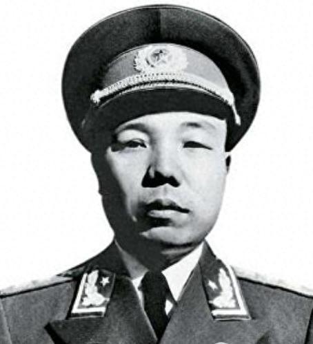 17岁就成为师政委，毛主席曾对罗荣桓称赞他将来大有前途，这个孩子究竟是谁？
19