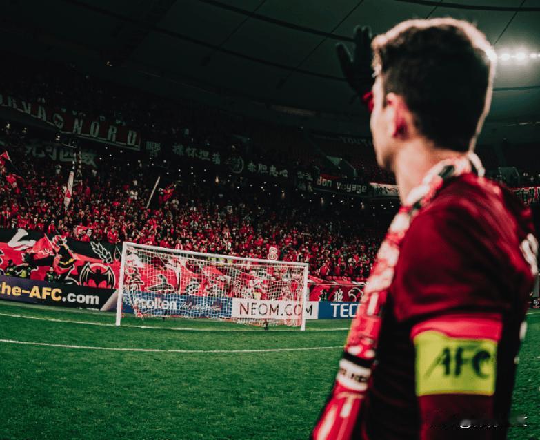 2025年这事儿闹得可不小！前上海海港中场奥斯卡体检出心脏异常，可把球迷们的心都