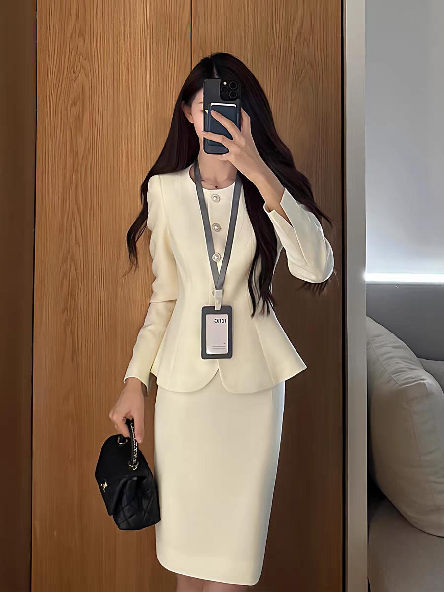 职业装和生活装,你更偏爱哪个? 高级感小香风职业套装！