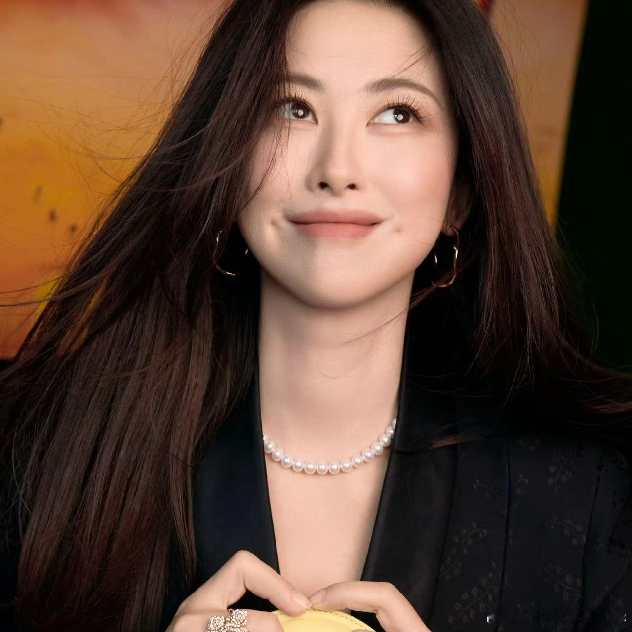 朱珠10秒切换10个表情 惊讶、雀跃、失落、坚定…10个表情无缝衔接，连微表情都